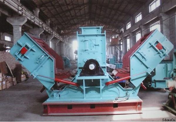 可逆式破碎機車間現場